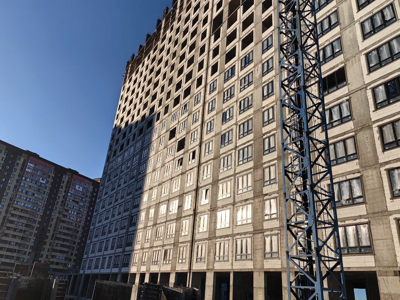 Апрель 25 - заканчиваем 20ый этаж, идут все внутренние работы.