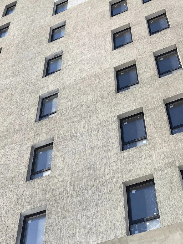 Фев 26 - фасады ждут тепла, заканчиваем паркинг, первый этаж готов под стяжку