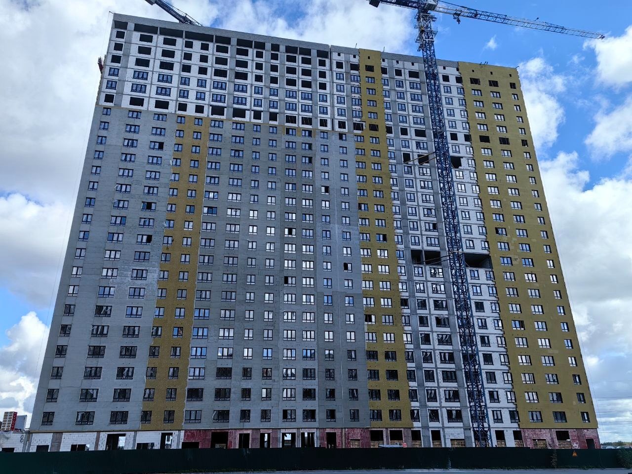 Август 25 - дом уже под крышей, все работы полным ходом