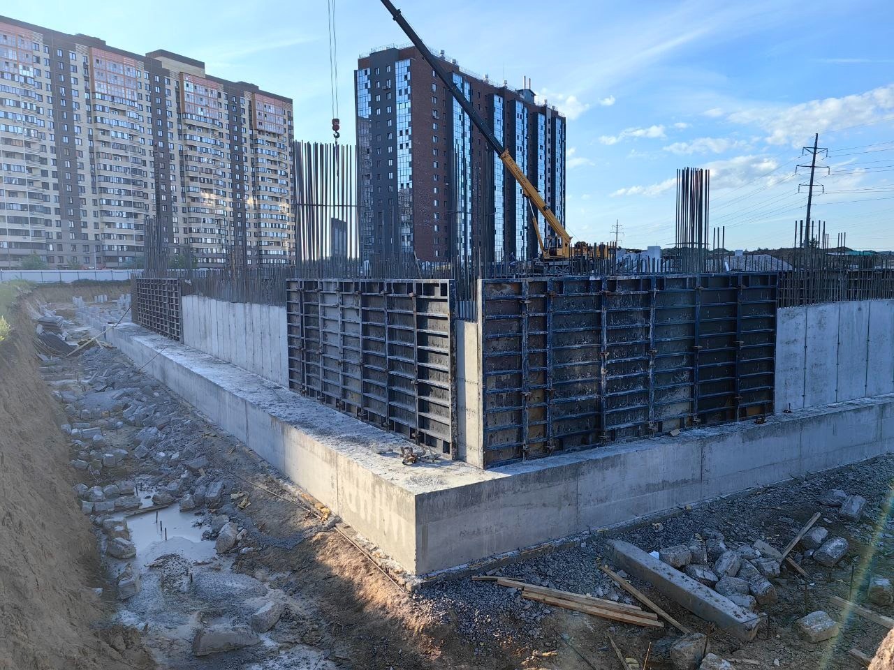 Июнь - Первый фундамент закончен